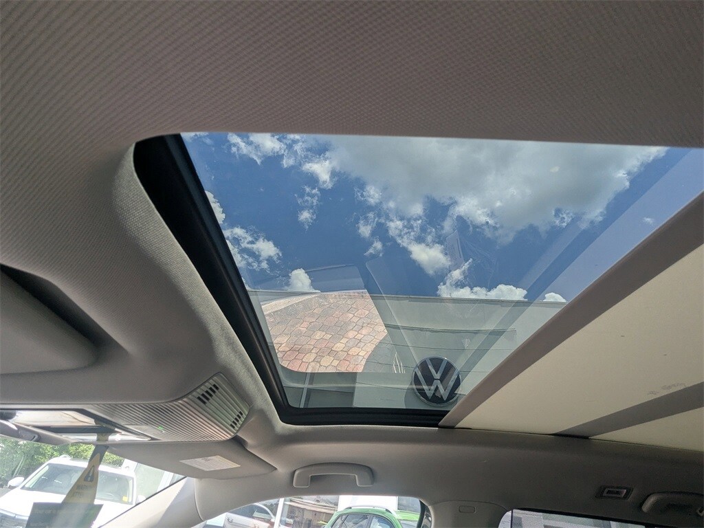Vehicle image 22 of 35