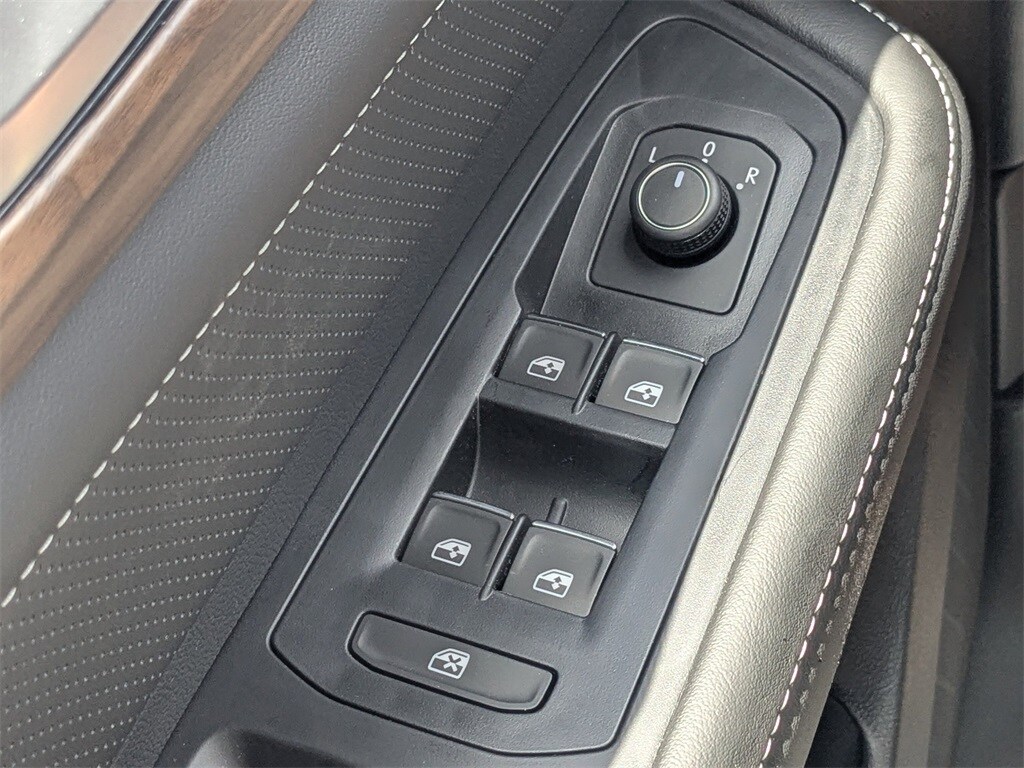 Vehicle image 26 of 35