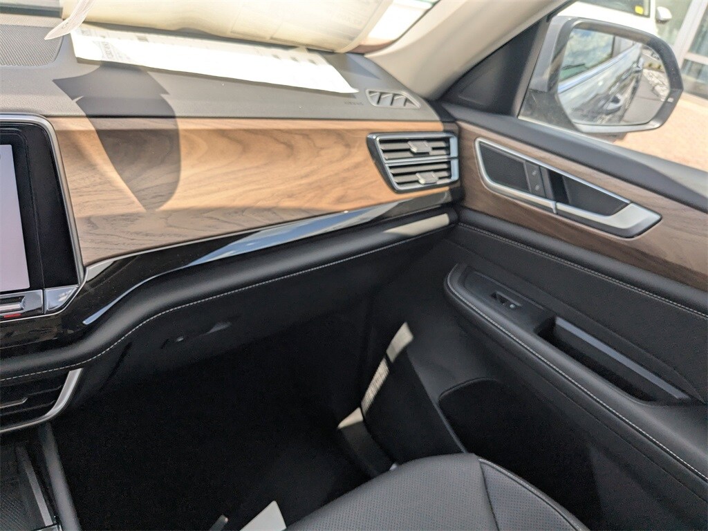 Vehicle image 18 of 35