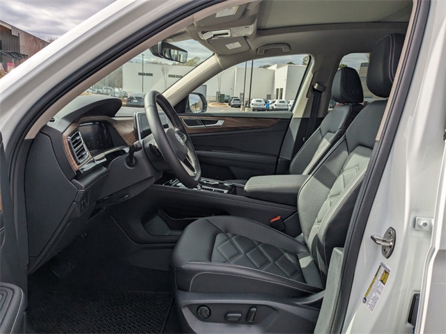 Vehicle image 21 of 31