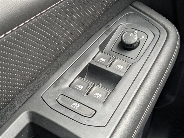 Vehicle image 26 of 31