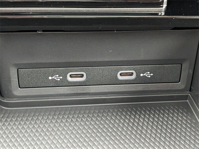 Vehicle image 25 of 31