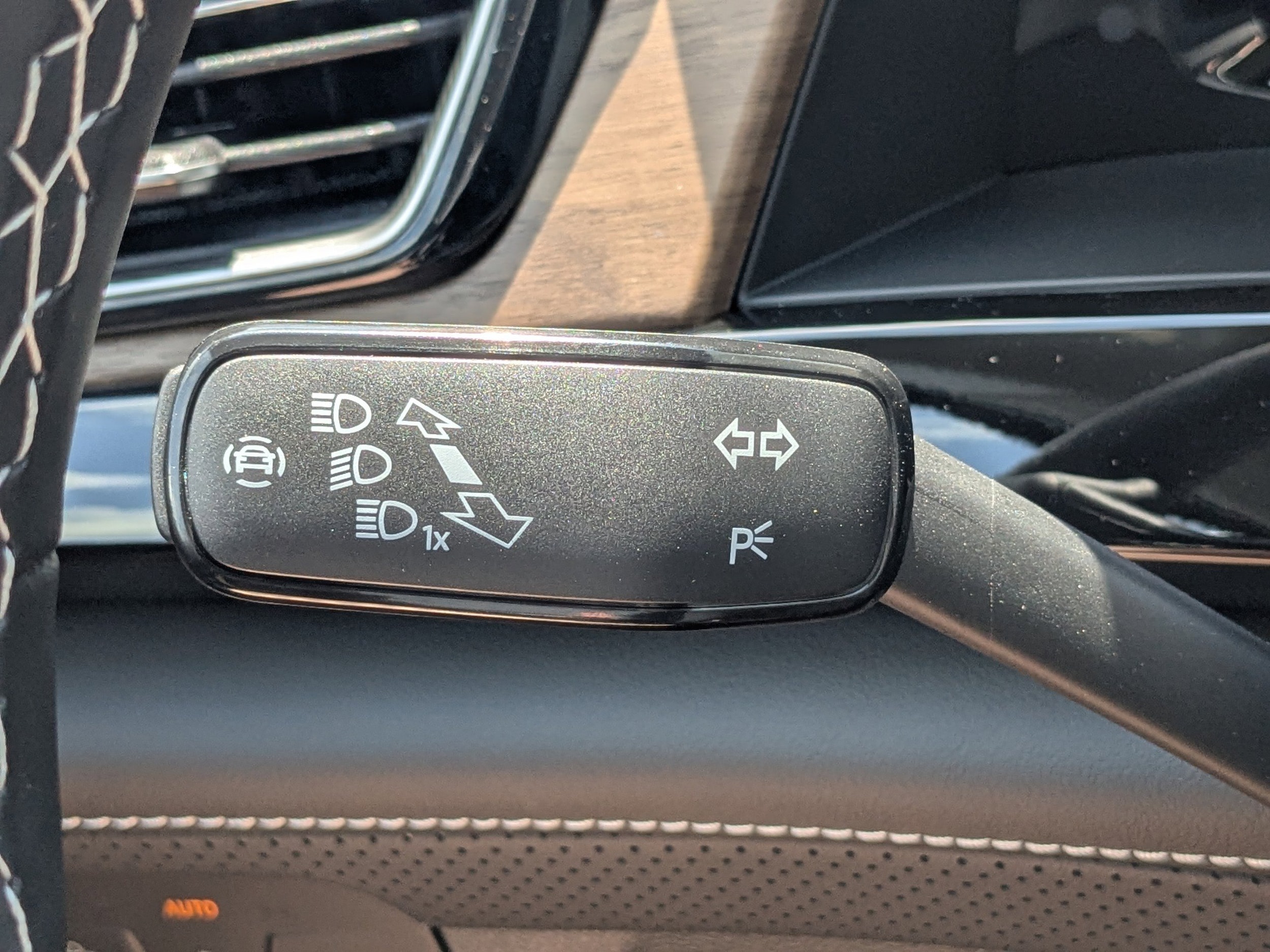 Vehicle image 26 of 37