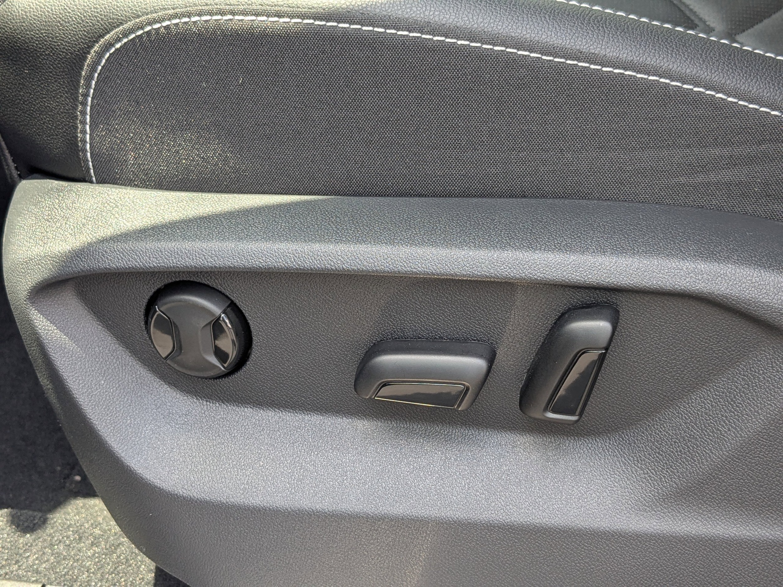 Vehicle image 32 of 37