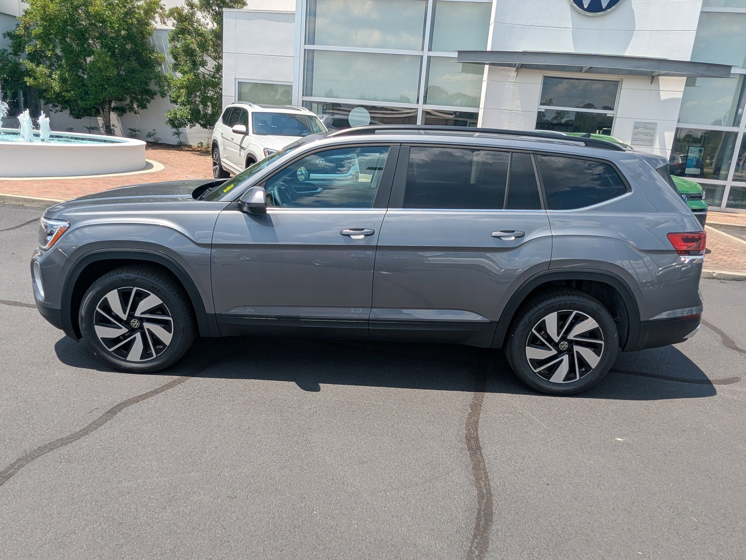 Vehicle image 8 of 37