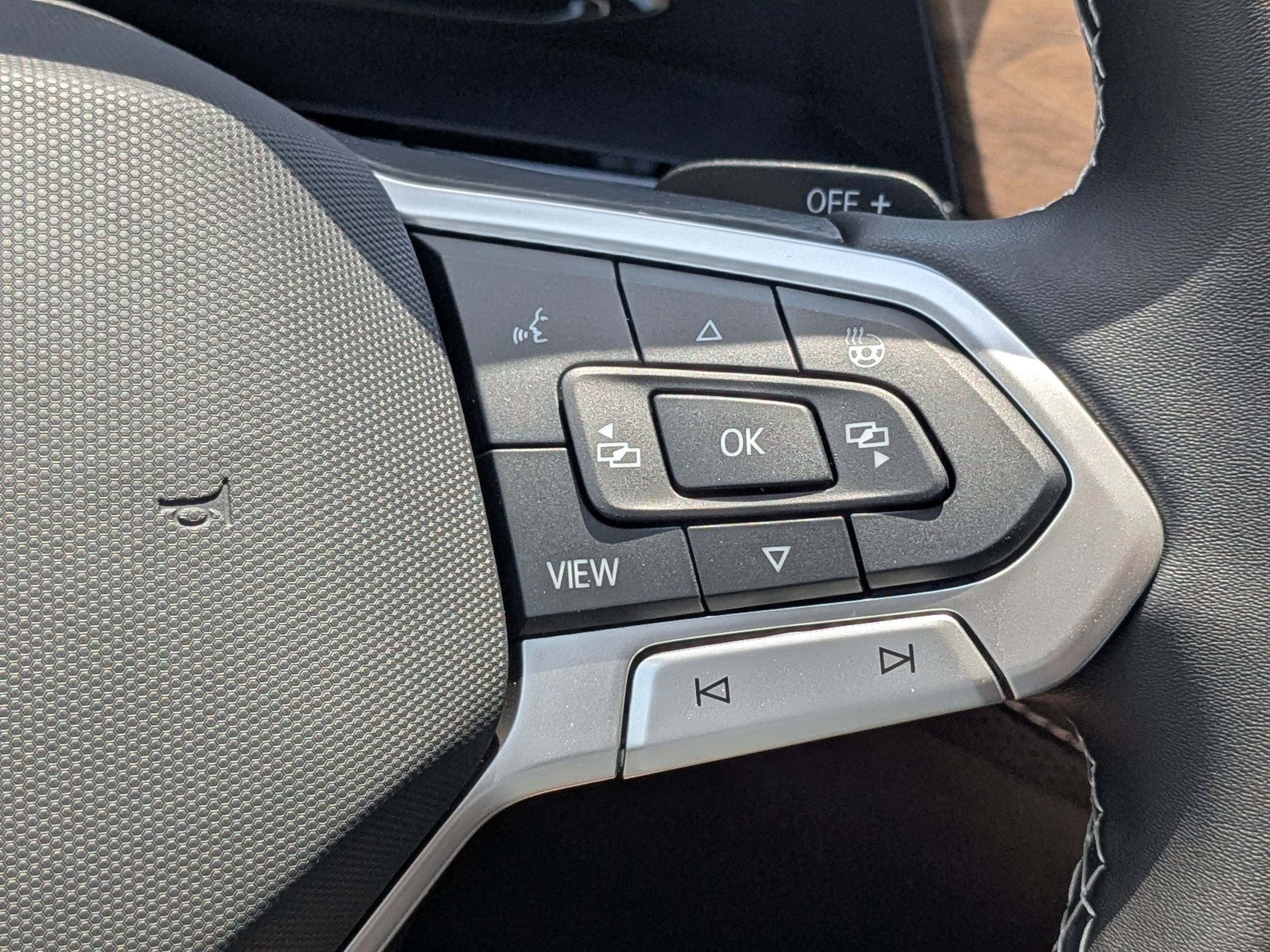 Vehicle image 23 of 37