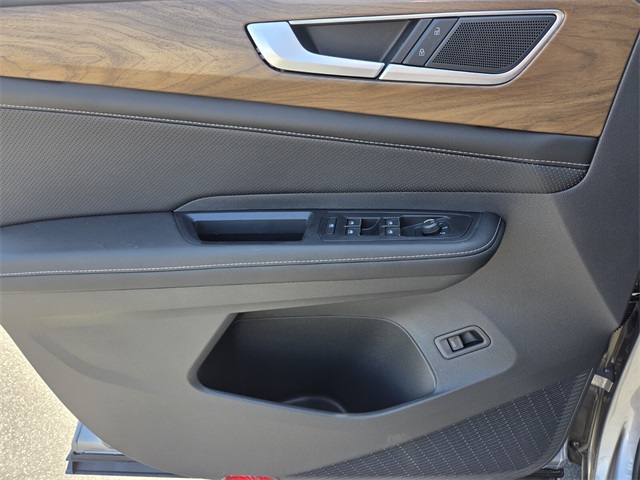 2025 Volkswagen Atlas 2.0T SE Technology Image 13 of 14
