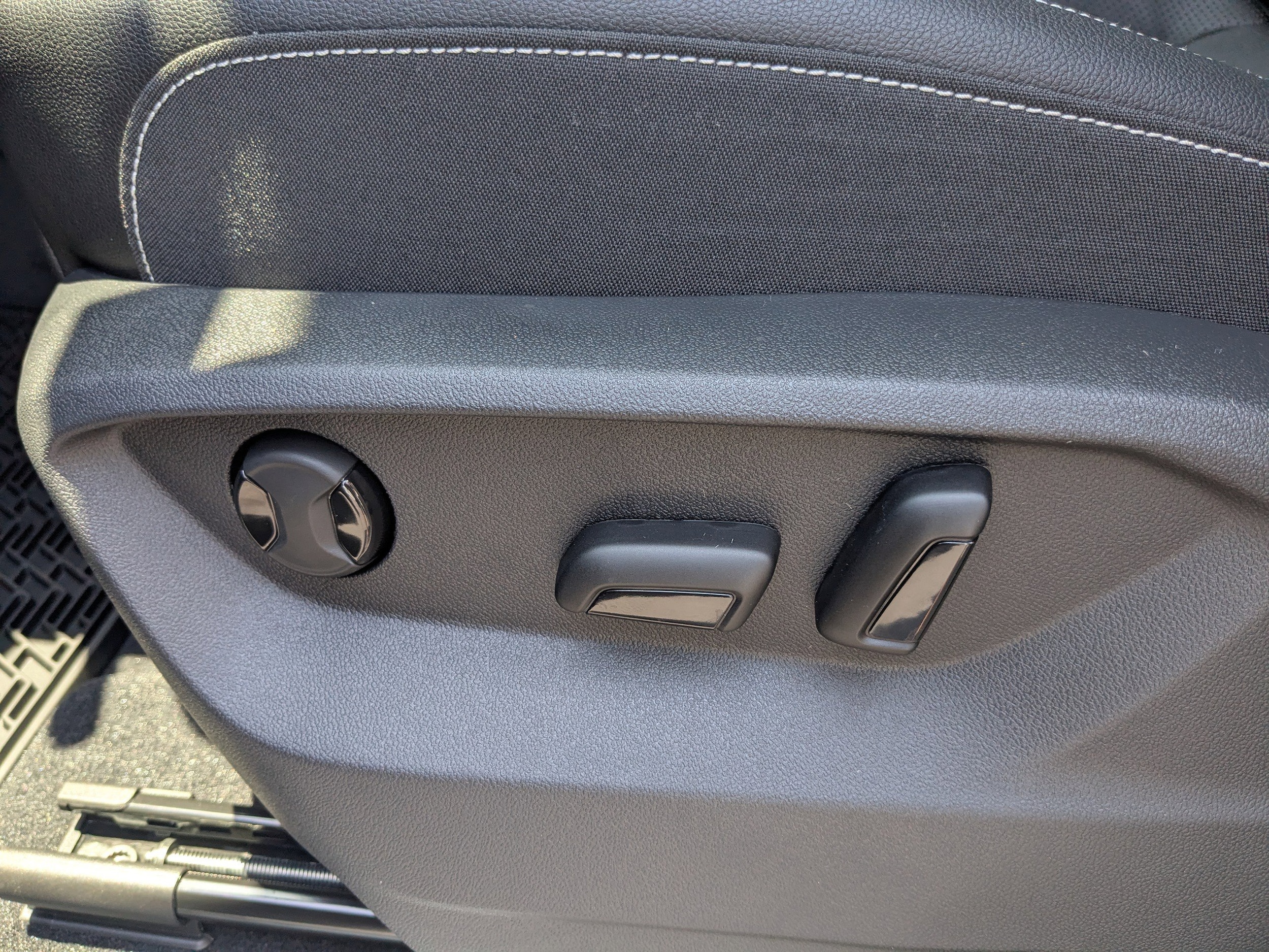 Vehicle image 22 of 36