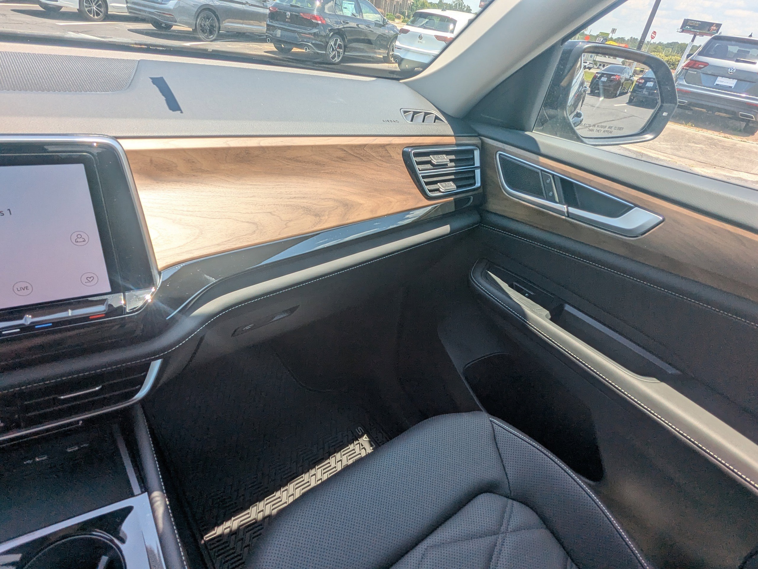 Vehicle image 19 of 36