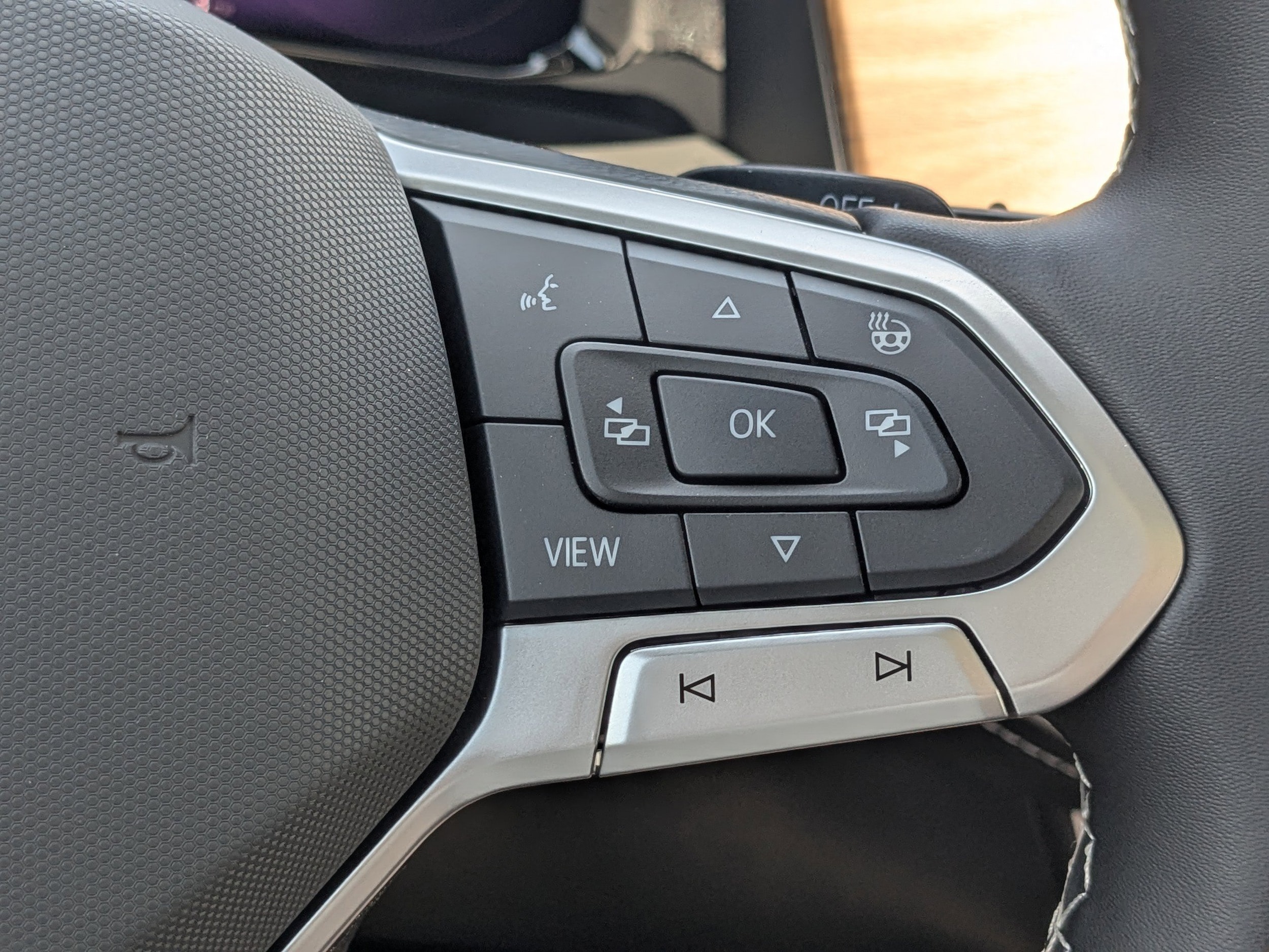 Vehicle image 31 of 36