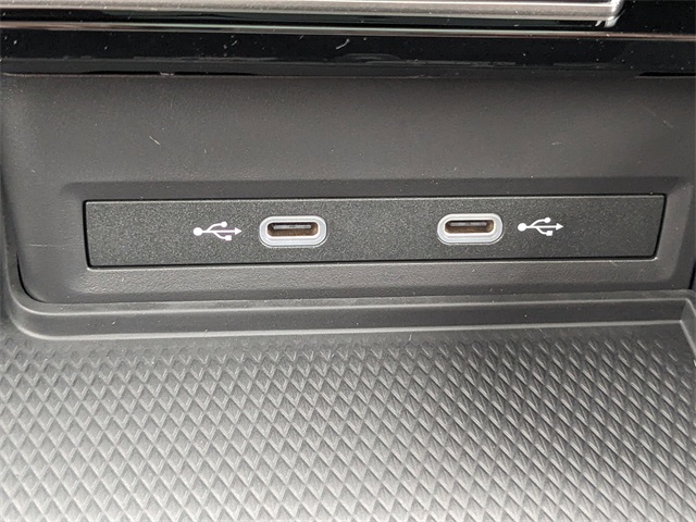 Vehicle image 24 of 30