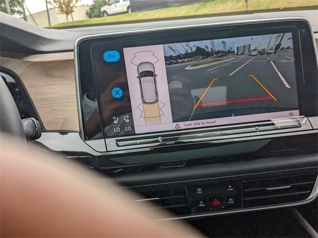 Vehicle image 23 of 30