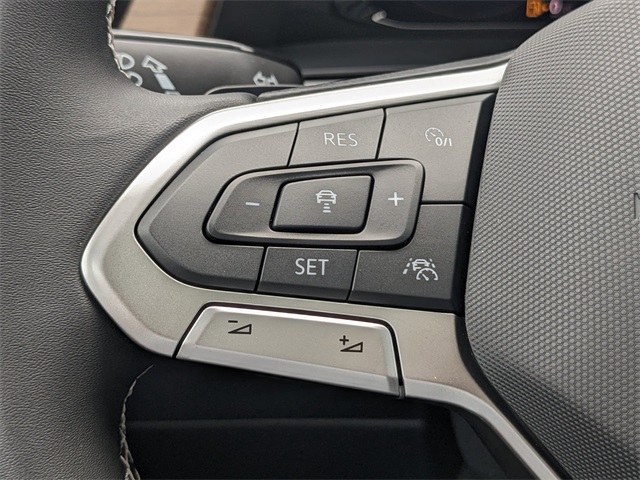 Vehicle image 26 of 30