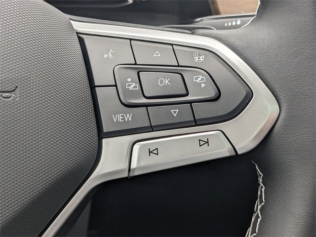 Vehicle image 27 of 30