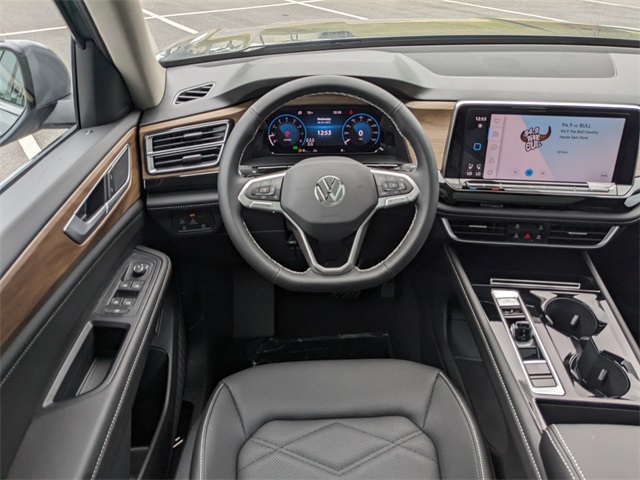 Vehicle image 17 of 30