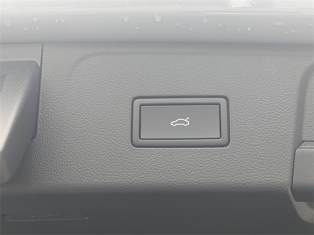 Vehicle image 13 of 30