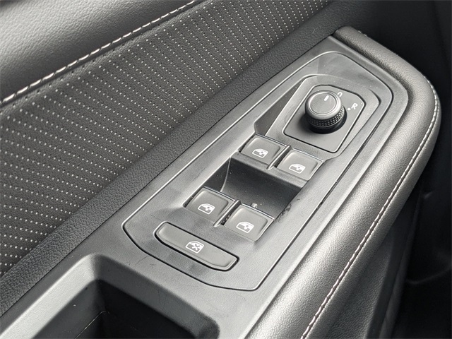 Vehicle image 25 of 30