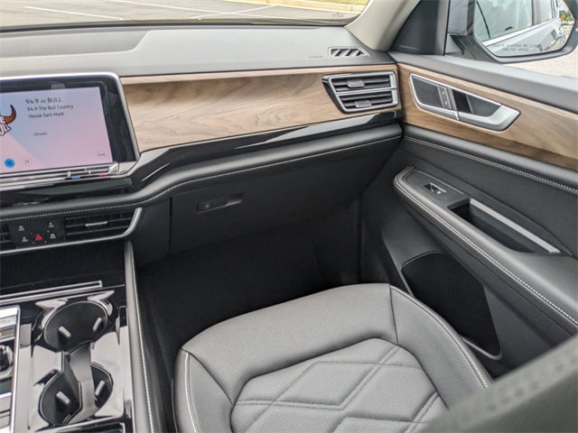 Vehicle image 18 of 30