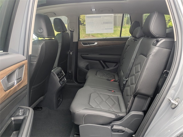 Vehicle image 15 of 30