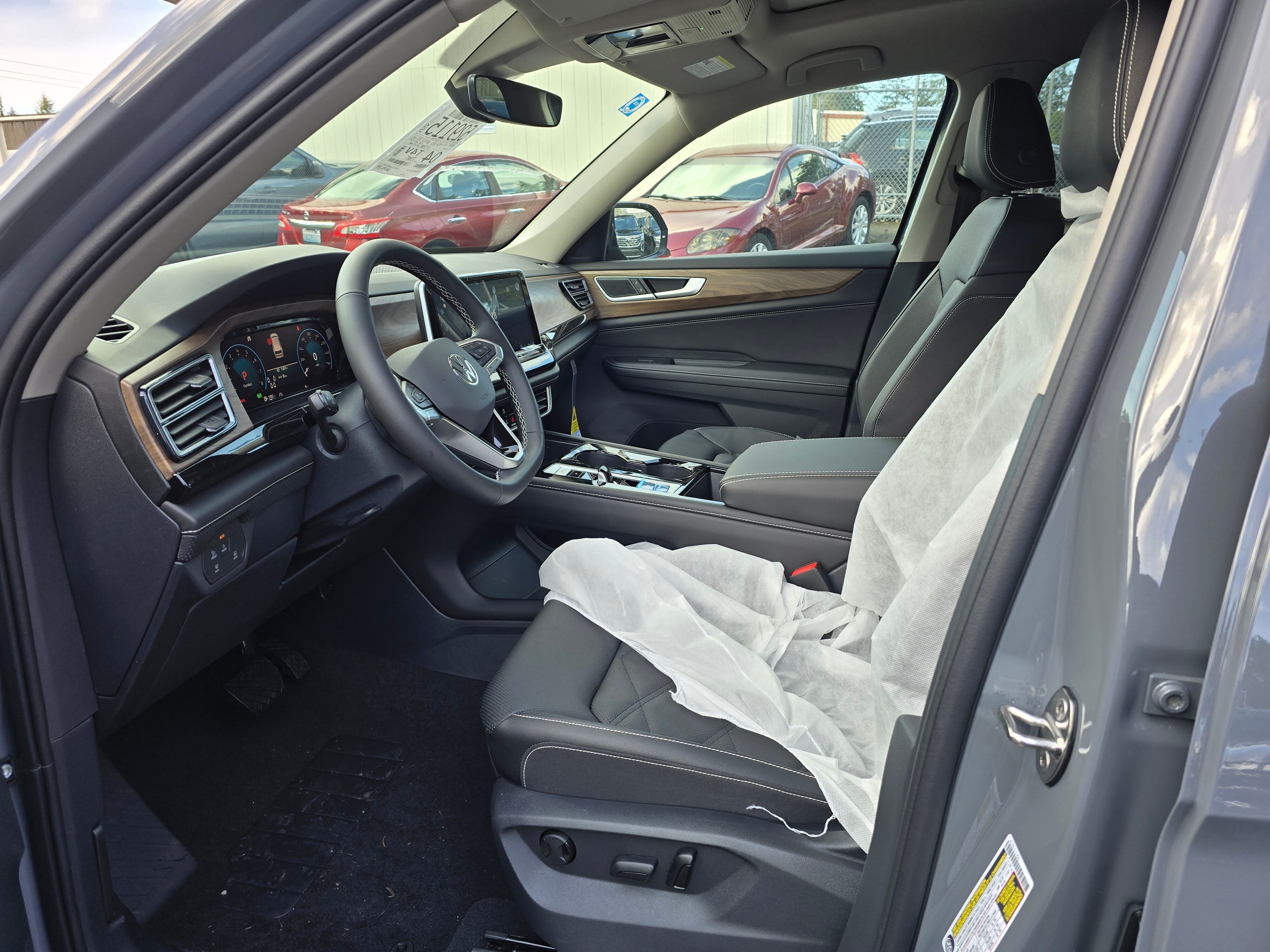 Vehicle image 29 of 42