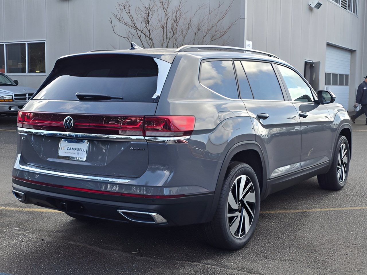 Vehicle image 39 of 42