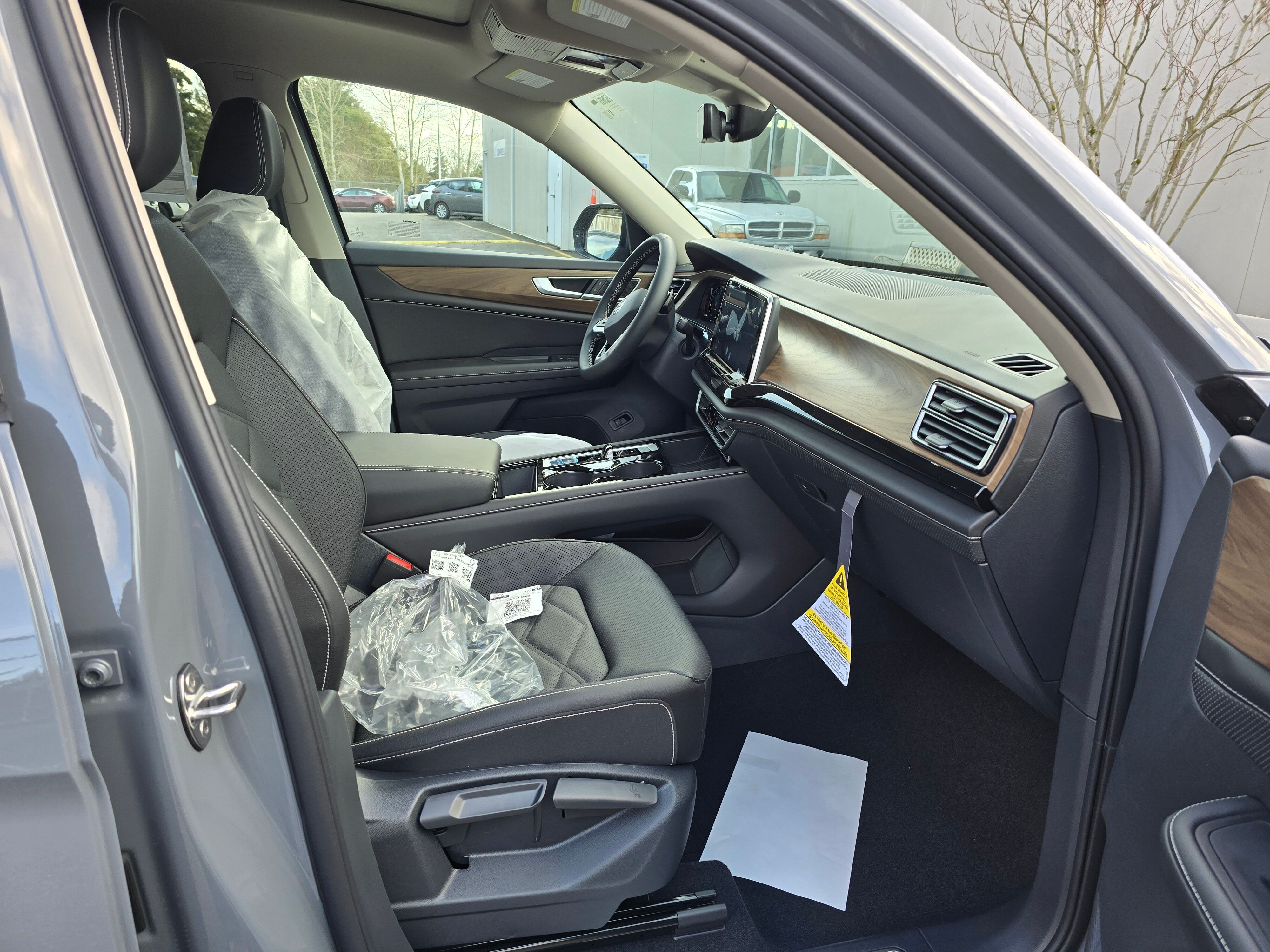 Vehicle image 31 of 42