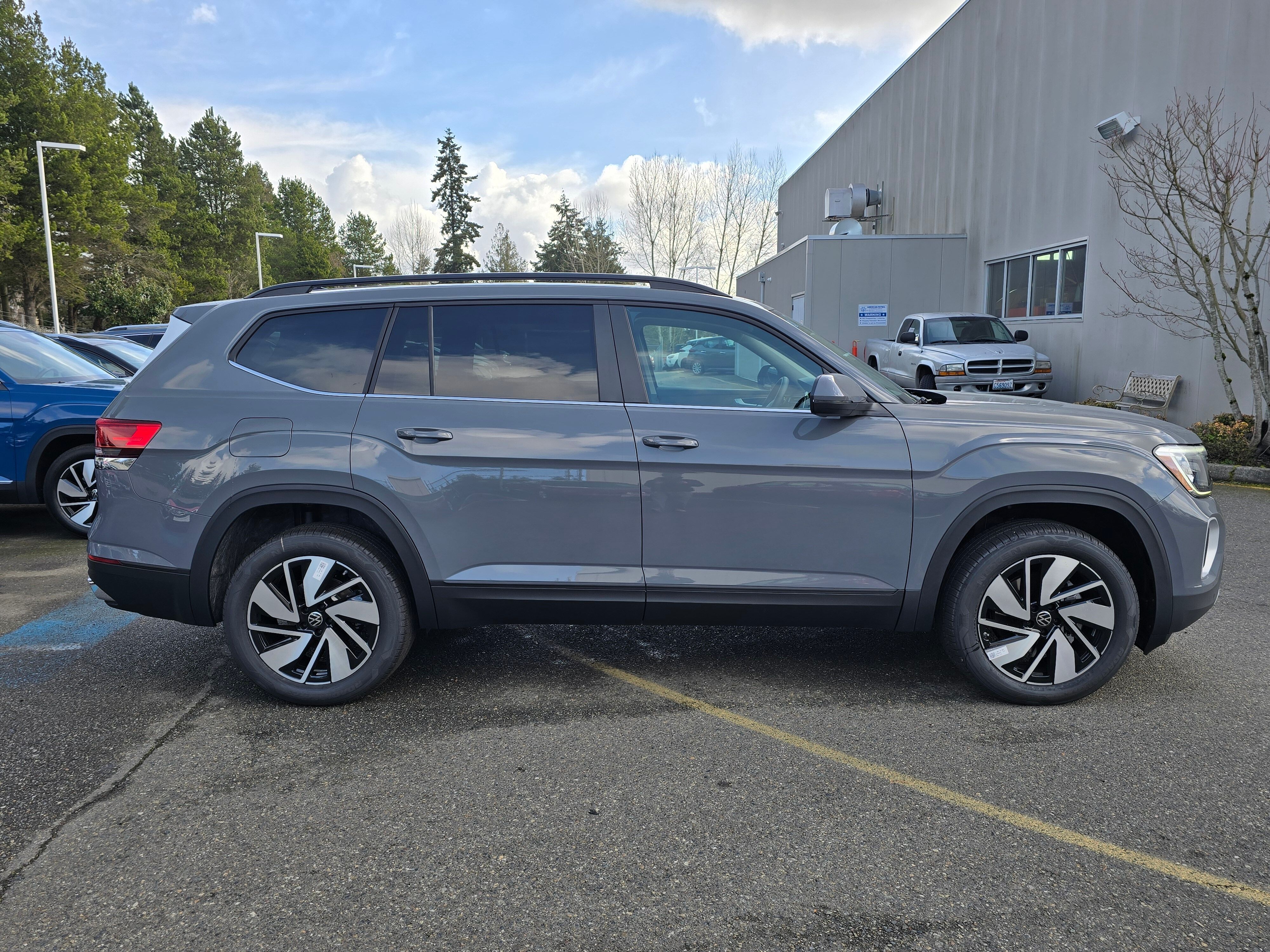 Vehicle image 4 of 42