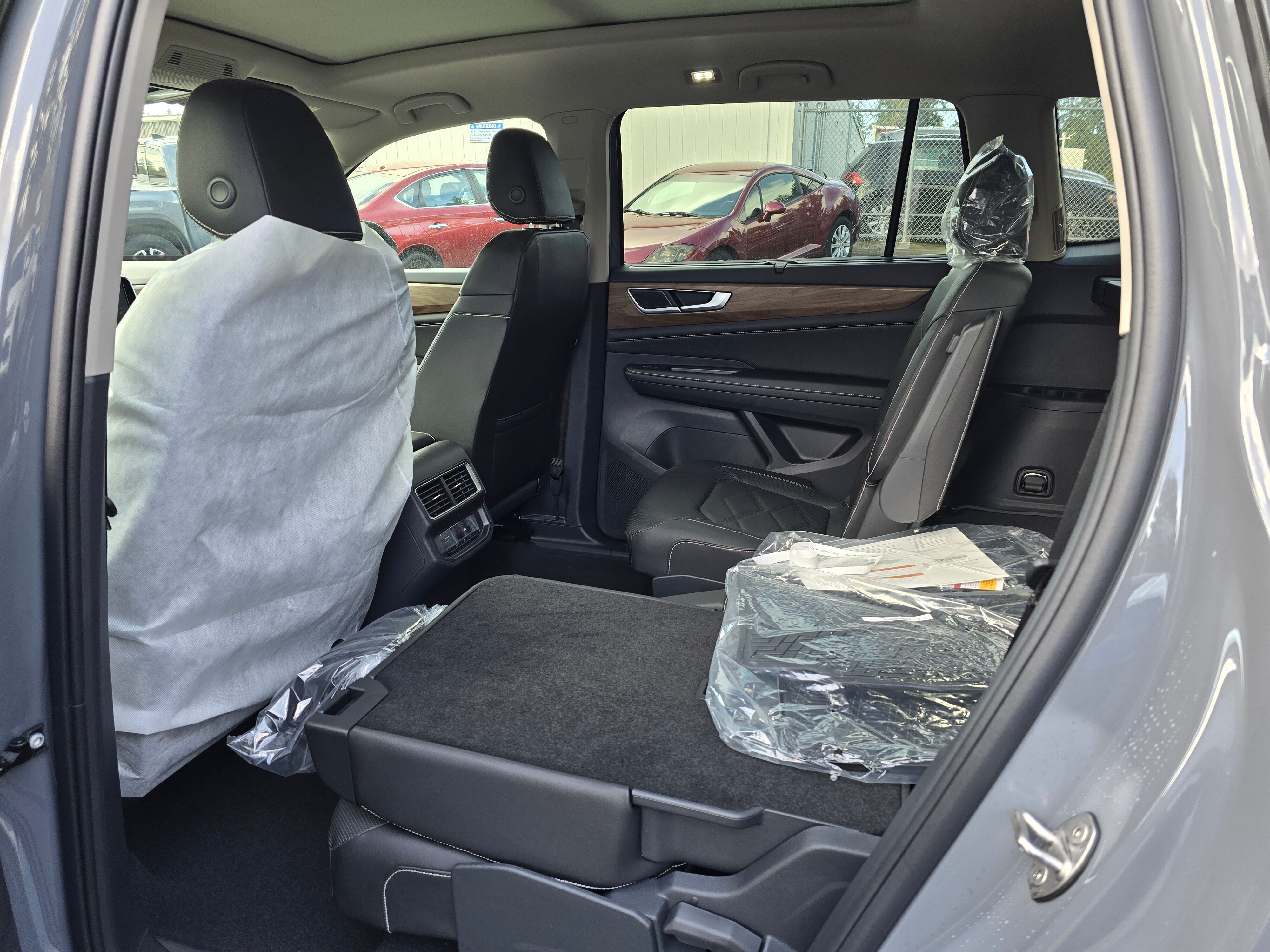 Vehicle image 25 of 42
