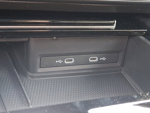 Vehicle image 17 of 20