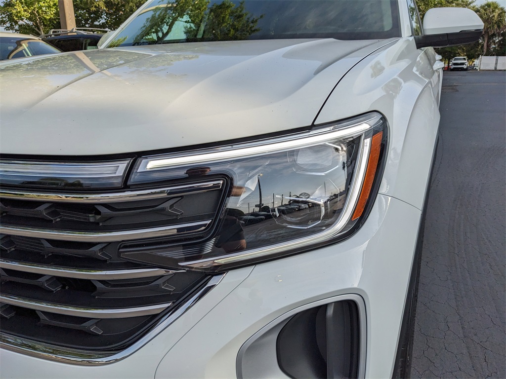 Vehicle image 21 of 25