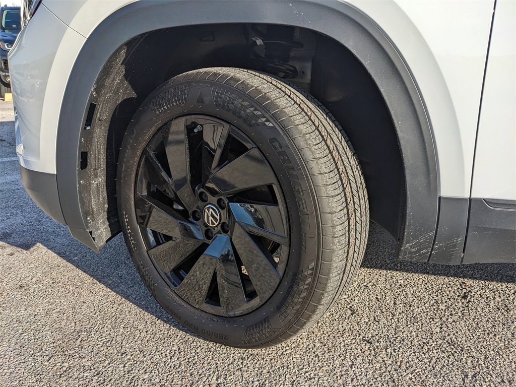 Vehicle image 9 of 25