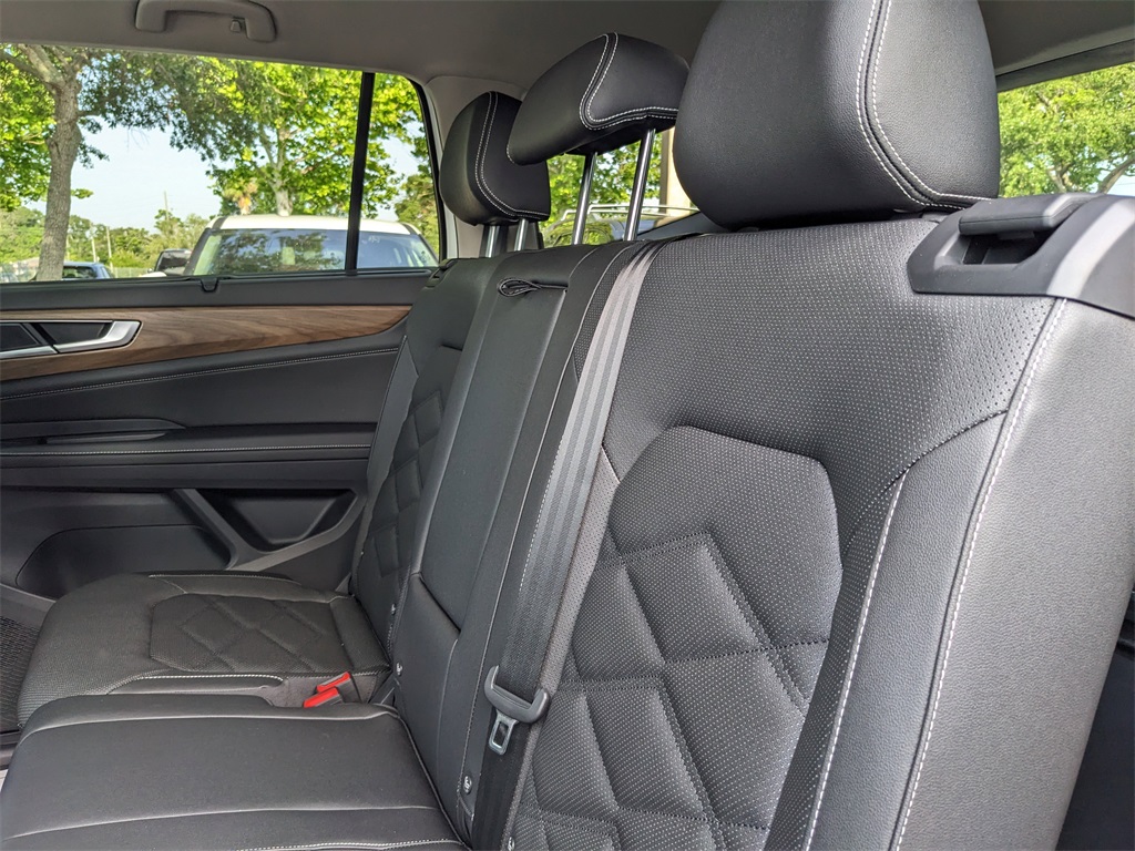 Vehicle image 10 of 25