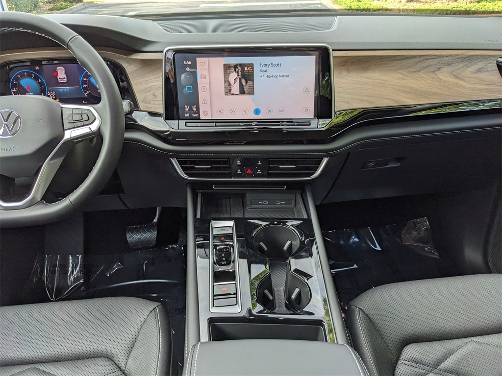 Vehicle image 15 of 25