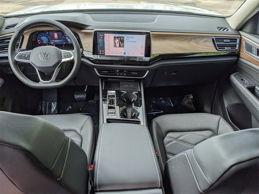 Vehicle image 14 of 25
