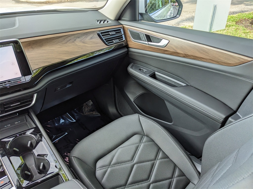 Vehicle image 12 of 25