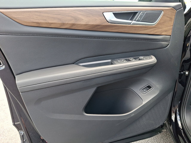Vehicle image 8 of 18