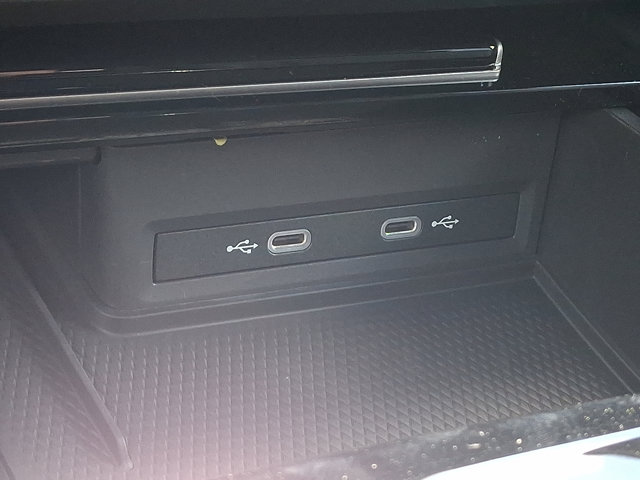 Vehicle image 15 of 18
