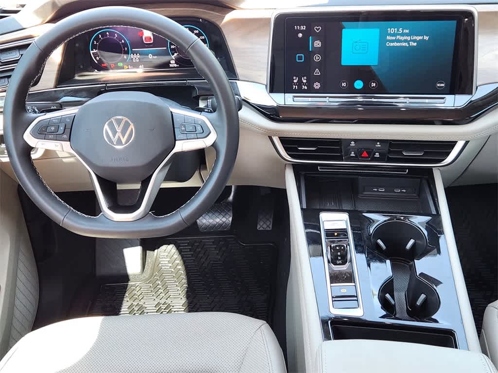 2025 Volkswagen Atlas 2.0T SE Technology Image 15 of 32
