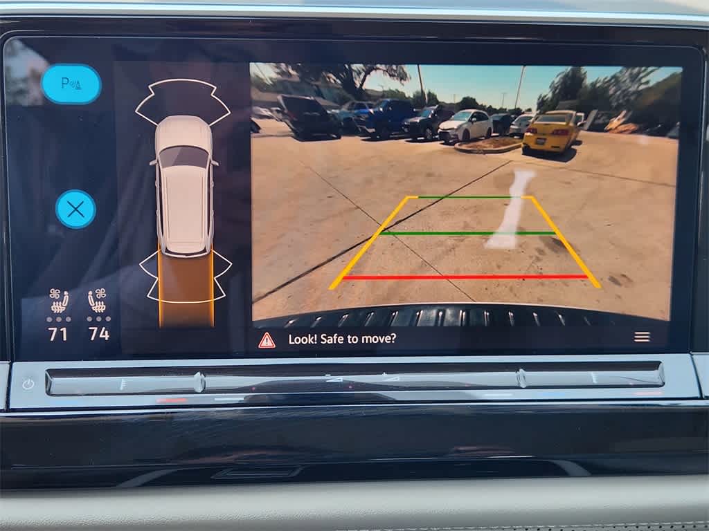 2025 Volkswagen Atlas 2.0T SE Technology Image 18 of 32