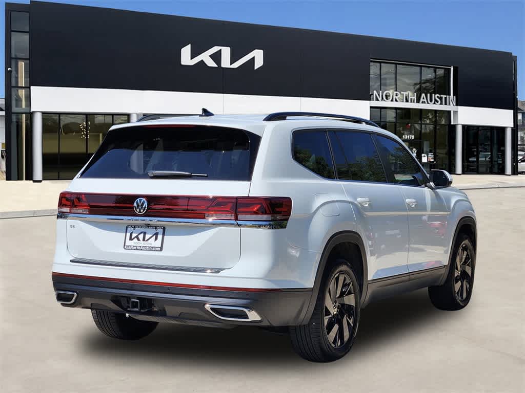 2025 Volkswagen Atlas 2.0T SE Technology Image 3 of 32