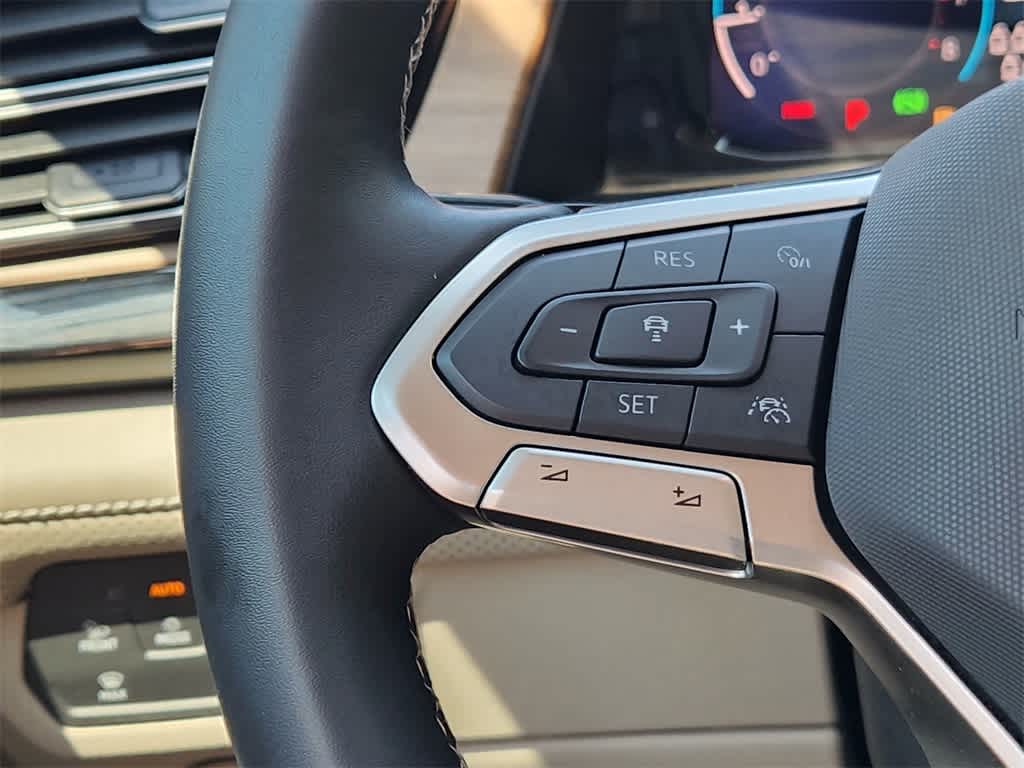 2025 Volkswagen Atlas 2.0T SE Technology Image 29 of 32