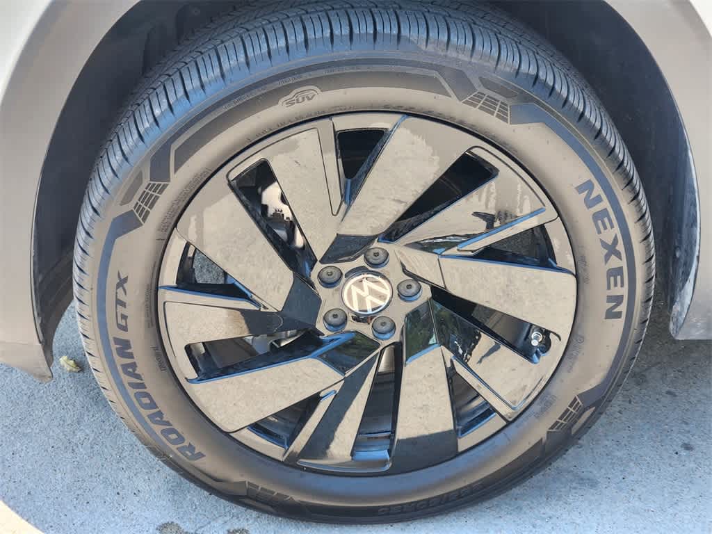 2025 Volkswagen Atlas 2.0T SE Technology Image 7 of 32