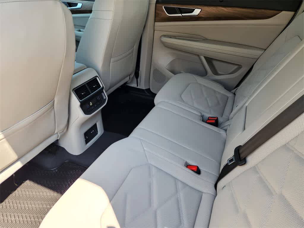 2025 Volkswagen Atlas 2.0T SE Technology Image 12 of 32