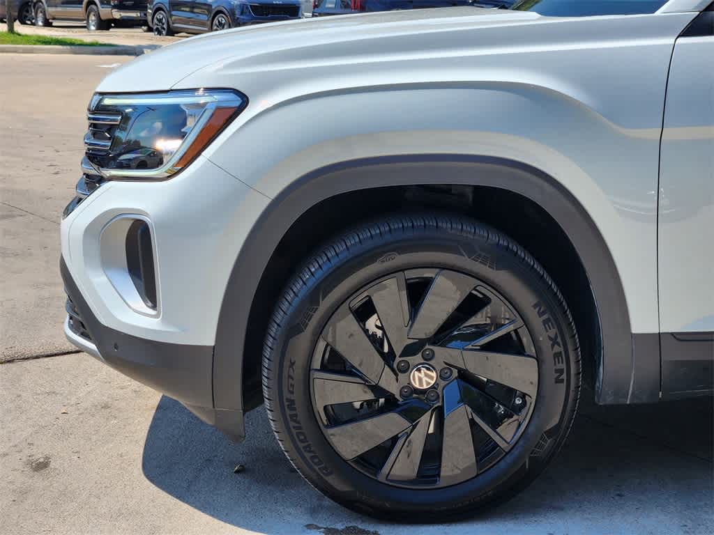 2025 Volkswagen Atlas 2.0T SE Technology Image 8 of 32