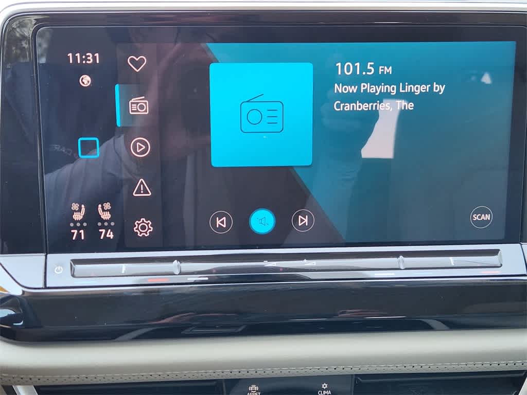 2025 Volkswagen Atlas 2.0T SE Technology Image 17 of 32