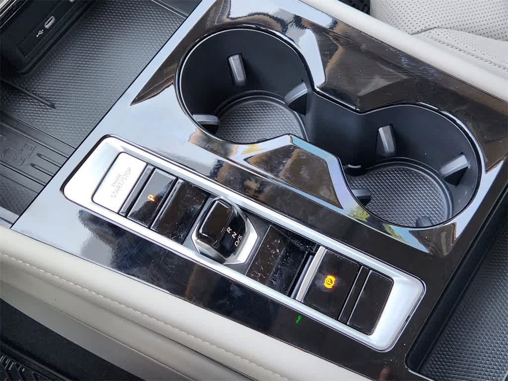2025 Volkswagen Atlas 2.0T SE Technology Image 19 of 32