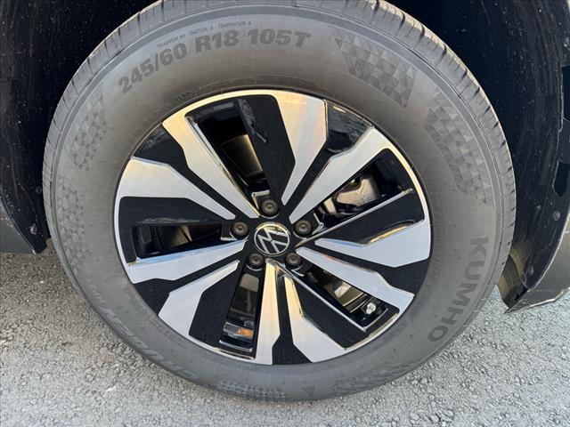 Vehicle image 9 of 41