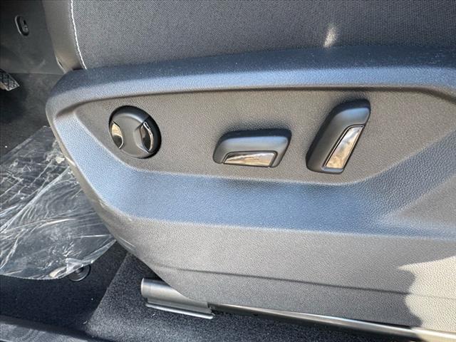 Vehicle image 27 of 41