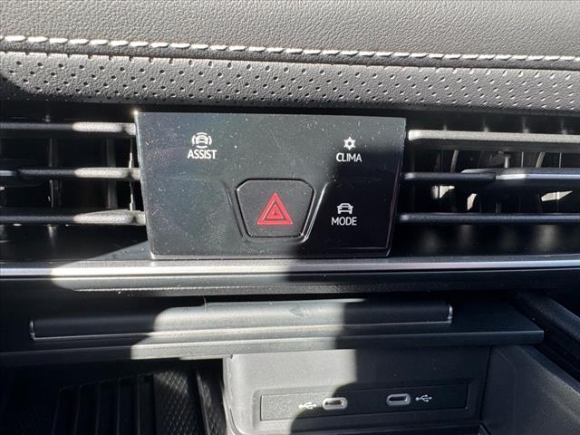 Vehicle image 37 of 41