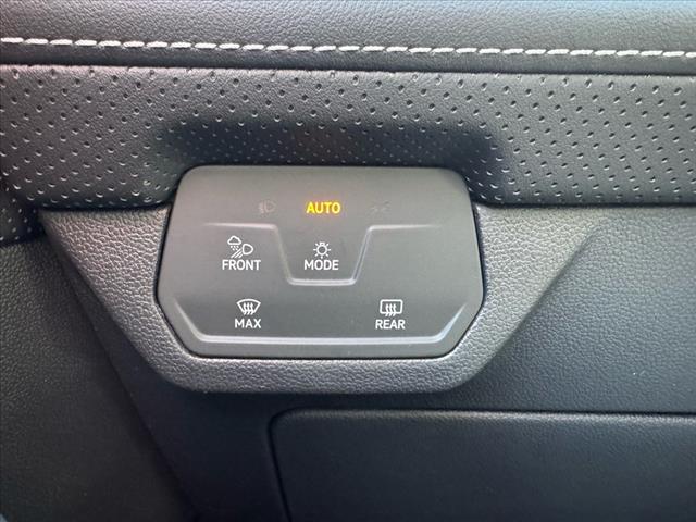 Vehicle image 28 of 41